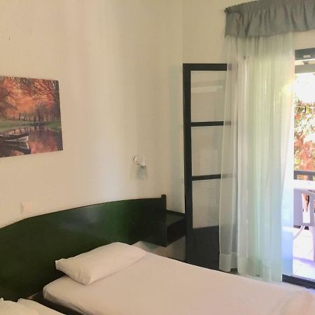 Nikos Apartments Afytos Bagian luar foto