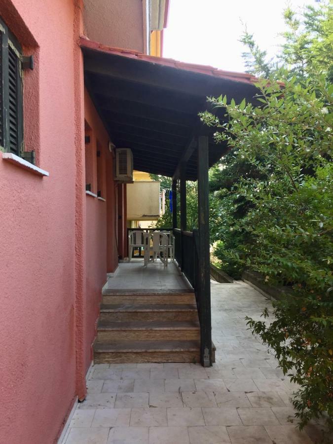 Nikos Apartments Afytos Bagian luar foto
