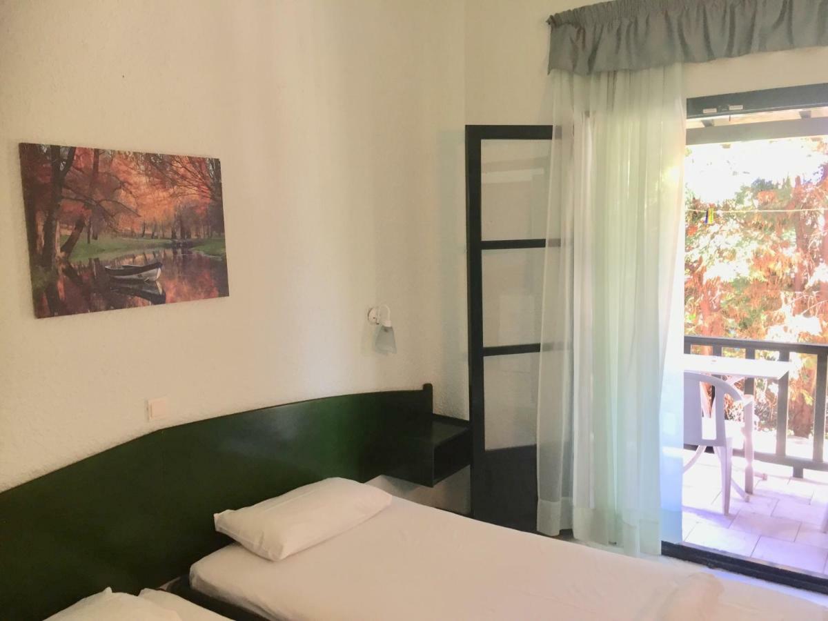 Nikos Apartments Afytos Bagian luar foto